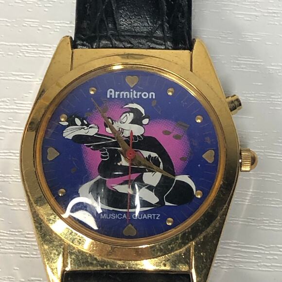 Vintage Warner Bros Pepe le Pew Penelope Watch - Doesn't Run, For Parts - Picture 5 of 11